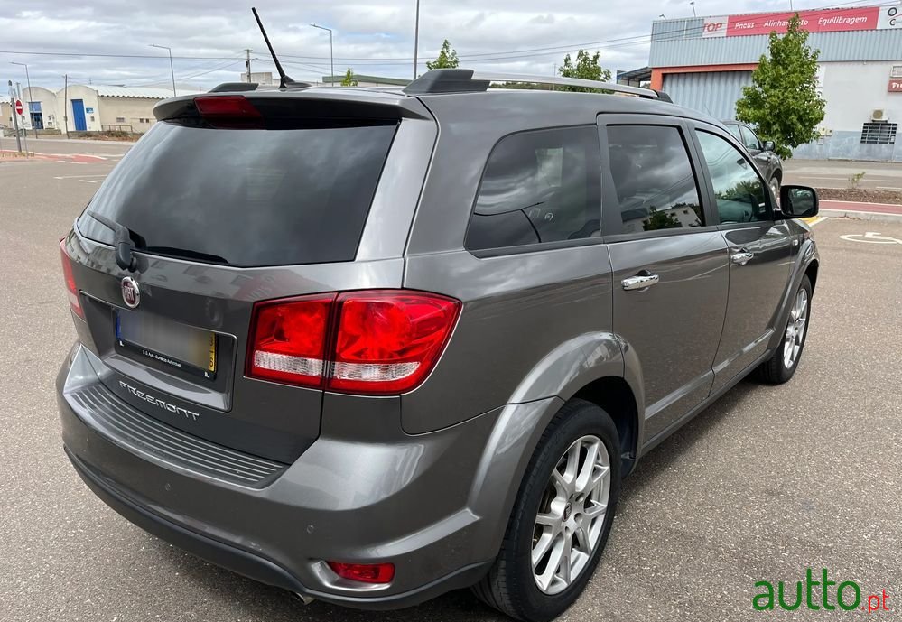 2013' Fiat Freemont photo #5