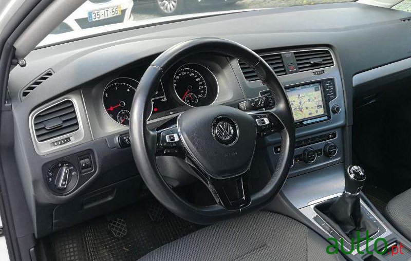 2016' Volkswagen Golf Variant photo #2