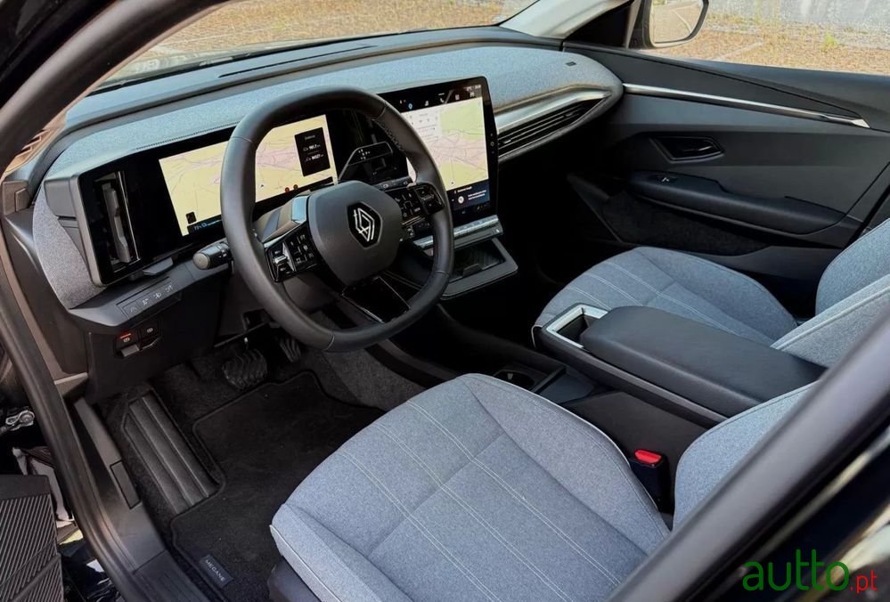 2023' Renault Megane E-Tech photo #4