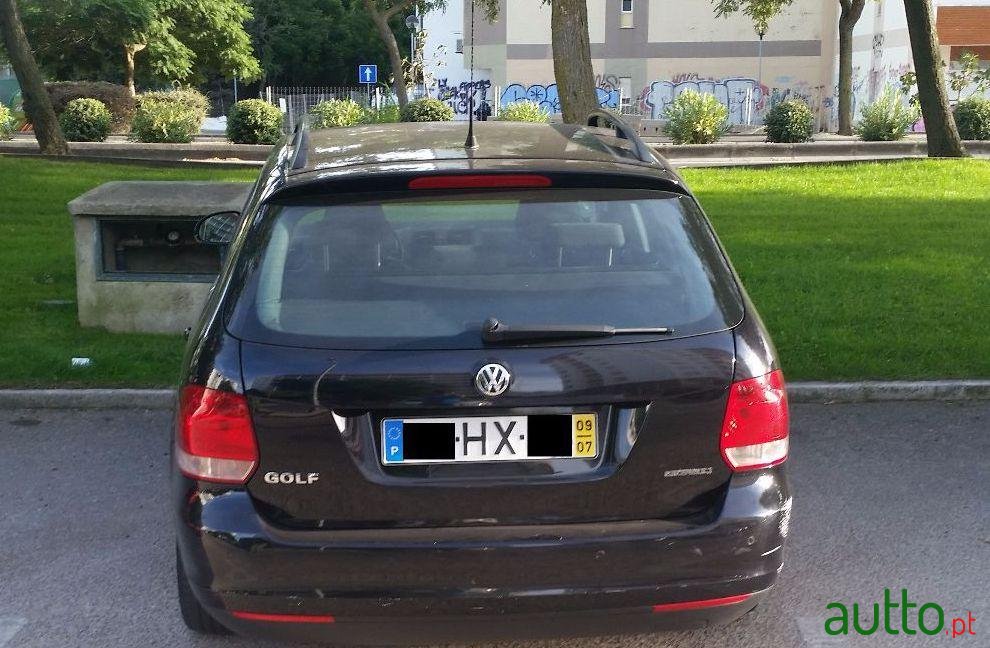 2009' Volkswagen Golf photo #1