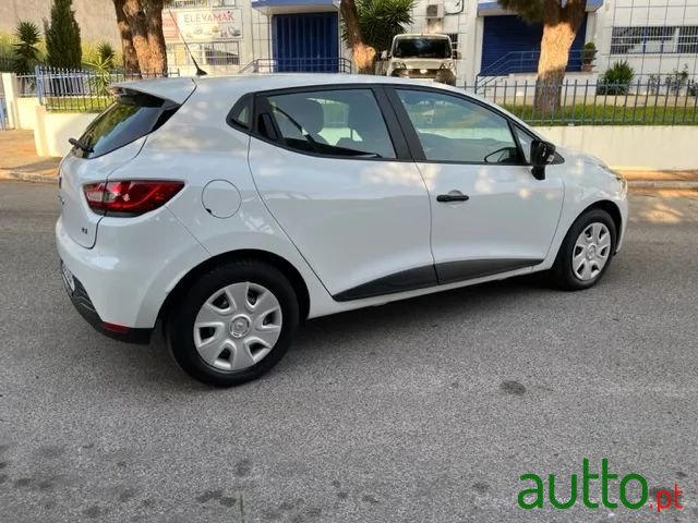 2014' Renault Clio photo #5