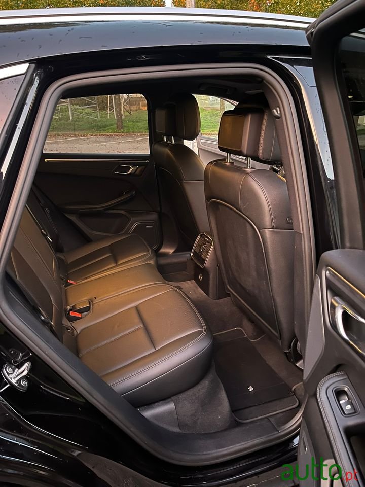 2019' Porsche Macan photo #5