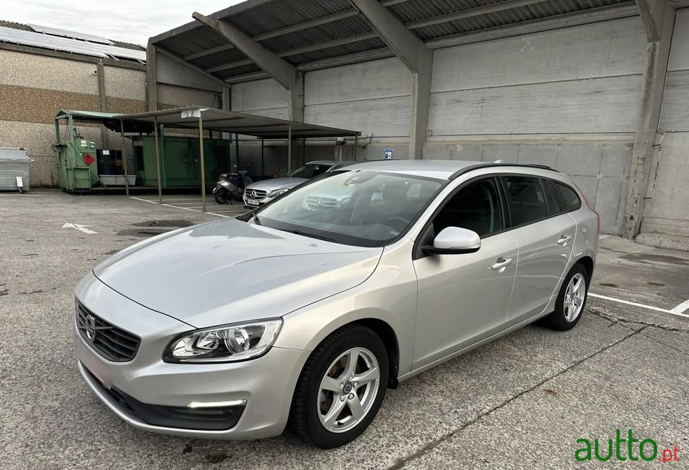2018' Volvo V60 2.0 D2 Kinetic photo #1