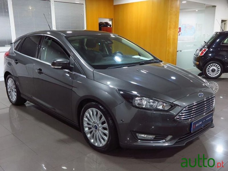 2015' Ford Focus photo #2