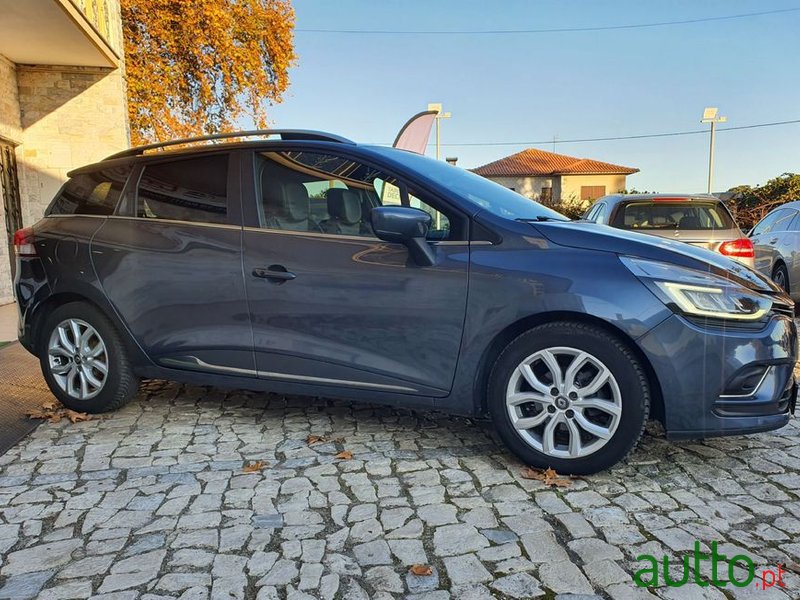 2017' Renault Clio Sport Tourer photo #5