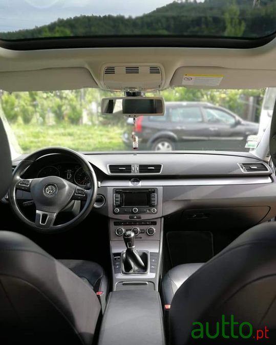 2012' Volkswagen Passat Variant photo #4