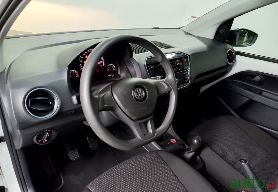 2018' Volkswagen Up photo #5