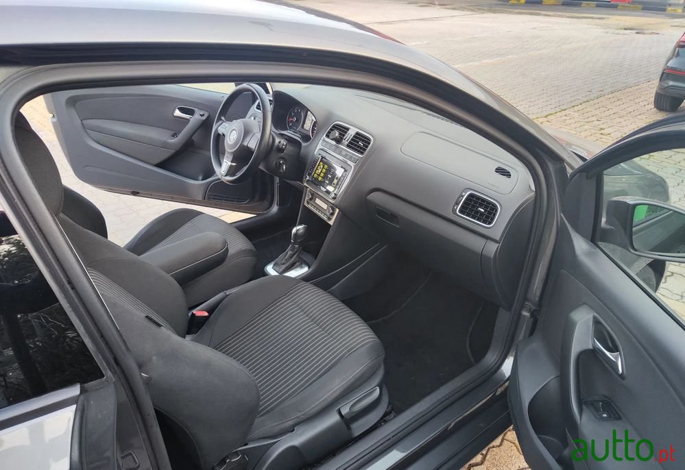 2013' Volkswagen Polo photo #5