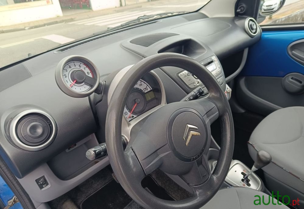 2010' Citroen C1 1.0 Vti Shine Etg photo #4