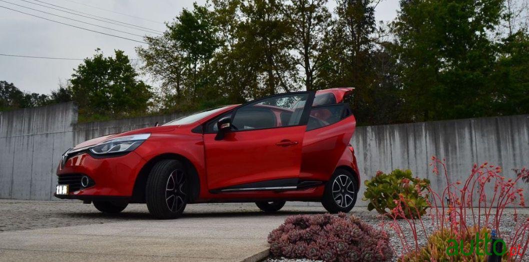 2014' Renault Clio photo #2