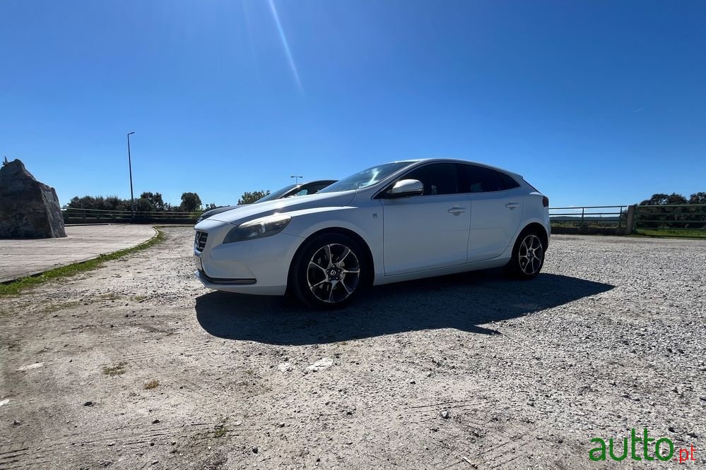 2015' Volvo V40 2.0 D2 Vor photo #4