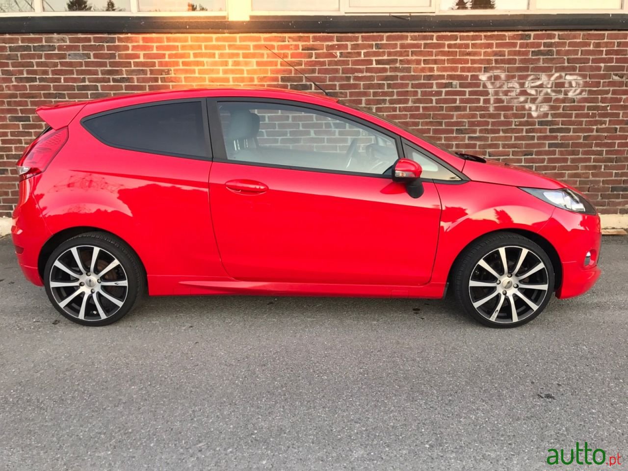 2011' Ford Fiesta photo #3