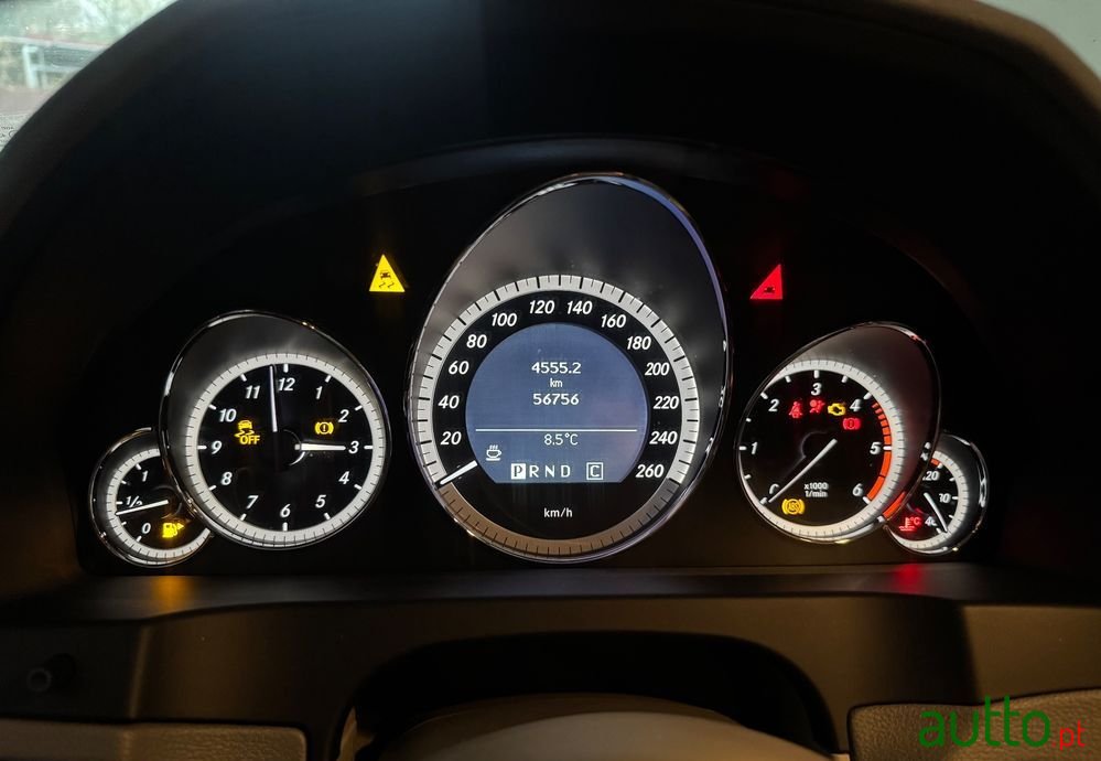 2010' Mercedes-Benz Classe E photo #2