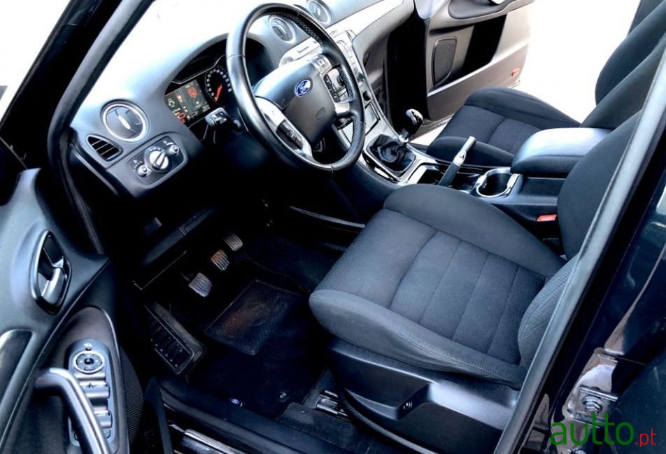 2011' Ford S-Max Nacional photo #2