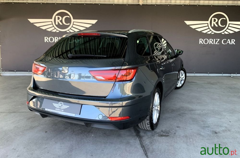 2019' SEAT Leon St photo #5