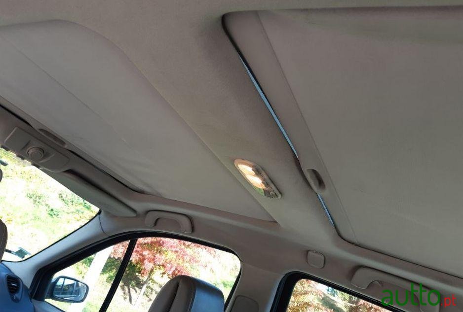 2005' Renault Grand-Scenic Ii photo #2