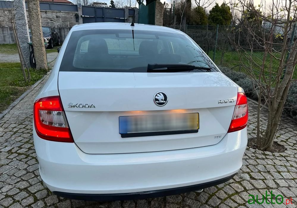 2013' Skoda Rapid 1.6 Tdi Active photo #5