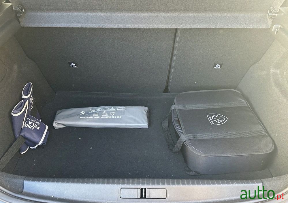 2023' Peugeot e-208 Allure photo #6