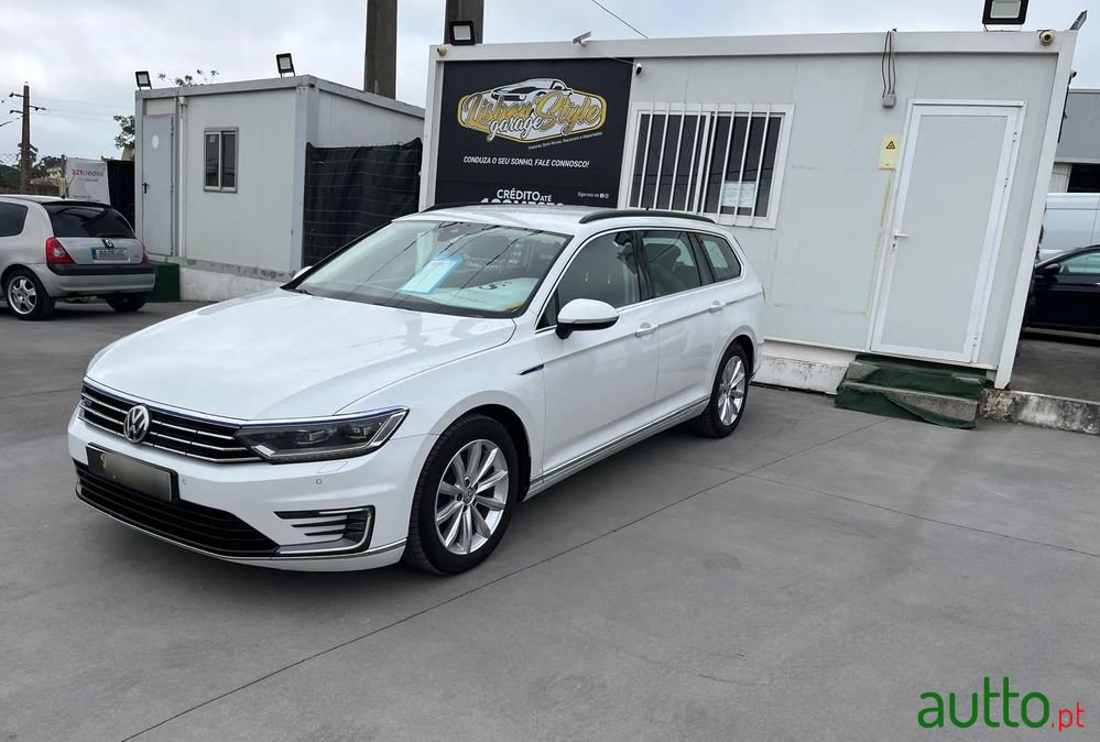 2015' Volkswagen Passat photo #1