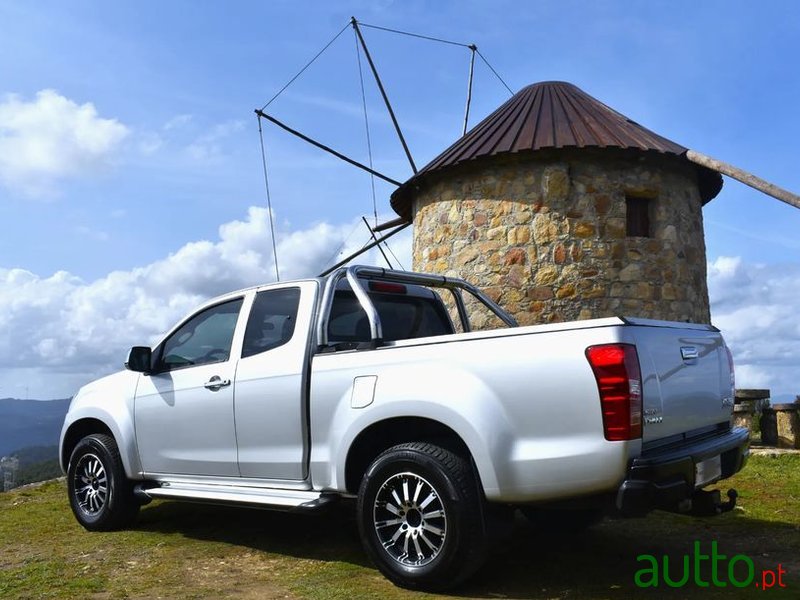 2016' Isuzu D-Max photo #5