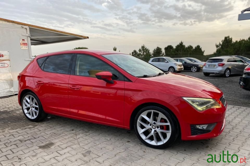 2013' SEAT Leon photo #4