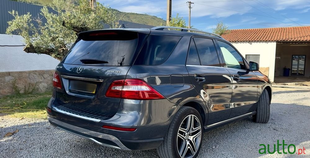2012' Mercedes-Benz ML 250 Bluetec photo #3
