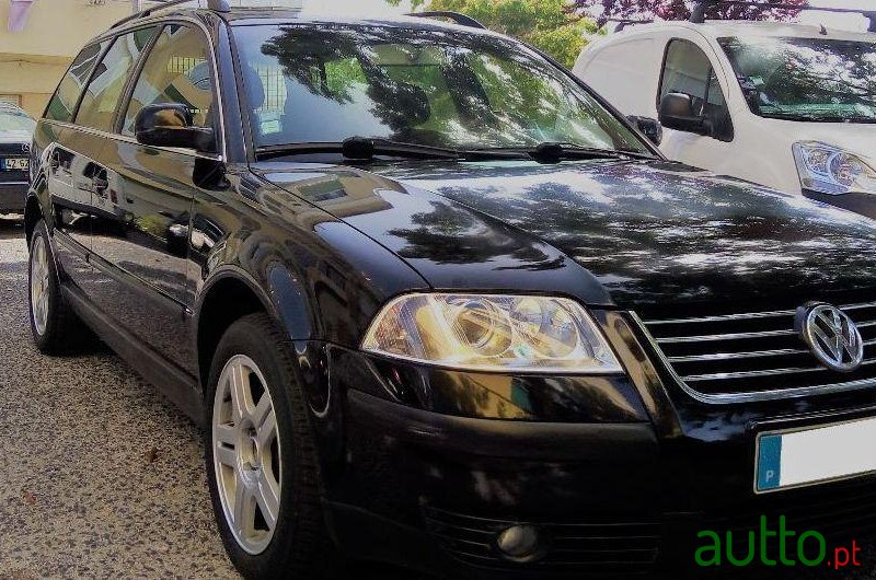 2001' Volkswagen Passat Variant photo #2