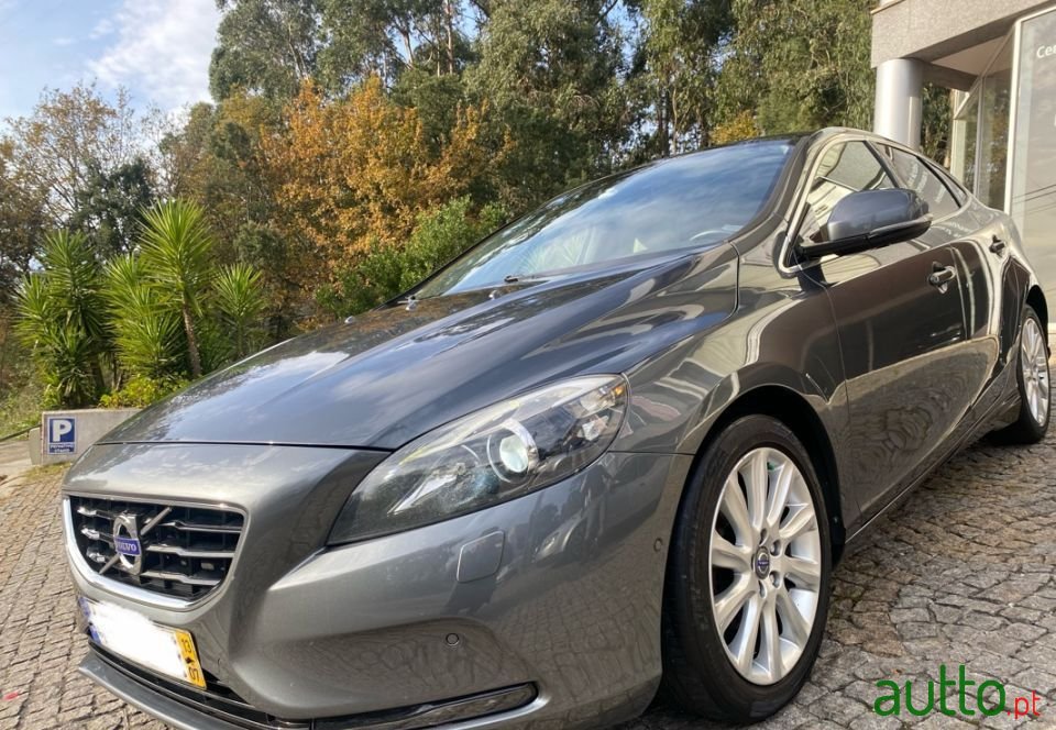 2013' Volvo V40 photo #1