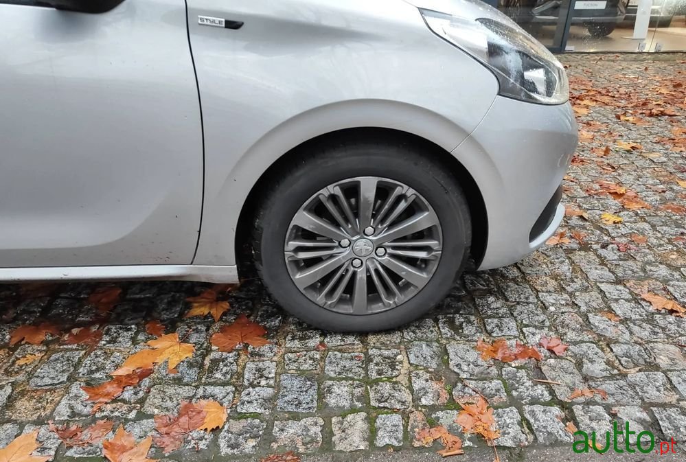 2016' Peugeot 208 photo #6