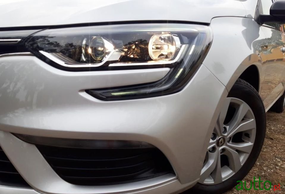 2019' Renault Megane Sport Tourer photo #3