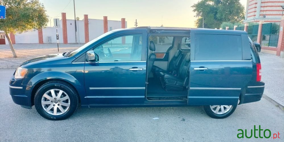 2008' Chrysler Grand Voyager photo #5