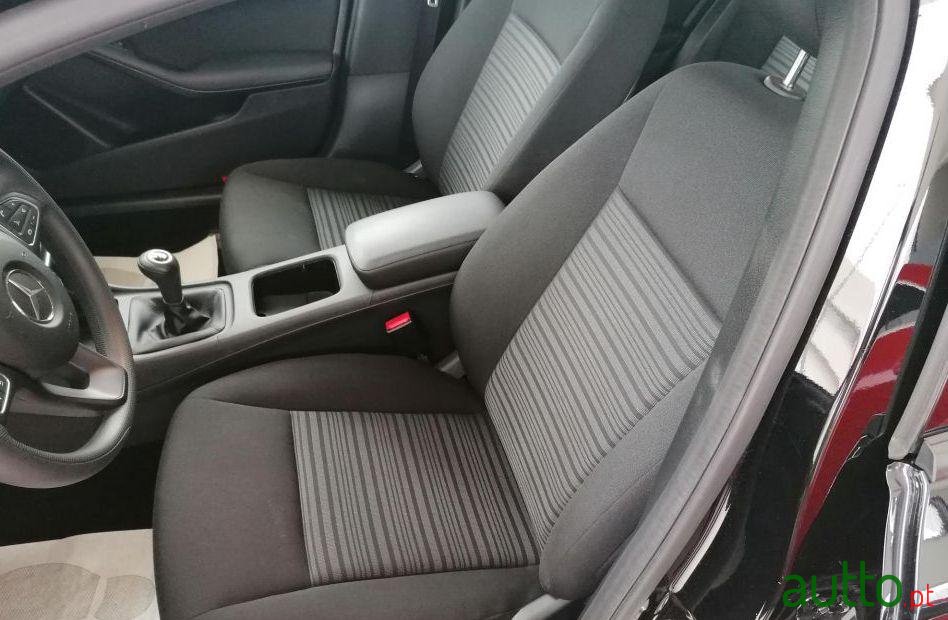 2016' Mercedes-Benz A-160 photo #2