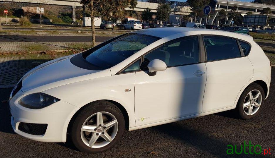 2012' SEAT Leon 1.6 Tdi Copa Plus photo #2