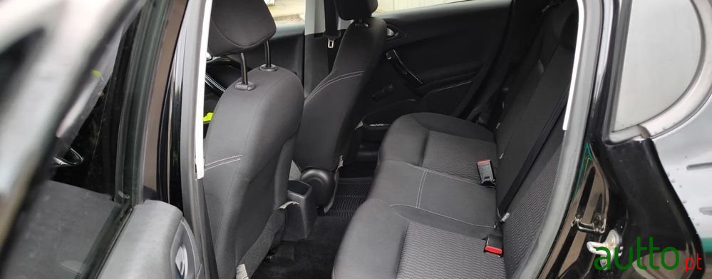 2015' Peugeot 208 1.6 Bluehdi Active photo #6