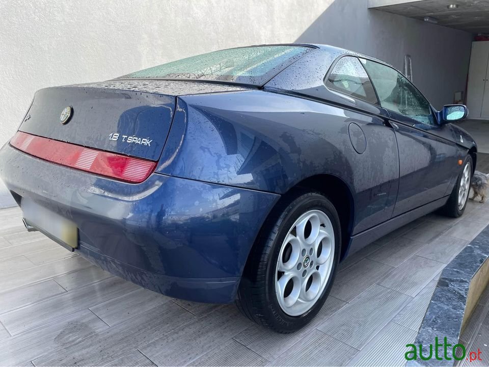 2005' Alfa Romeo GTV photo #2