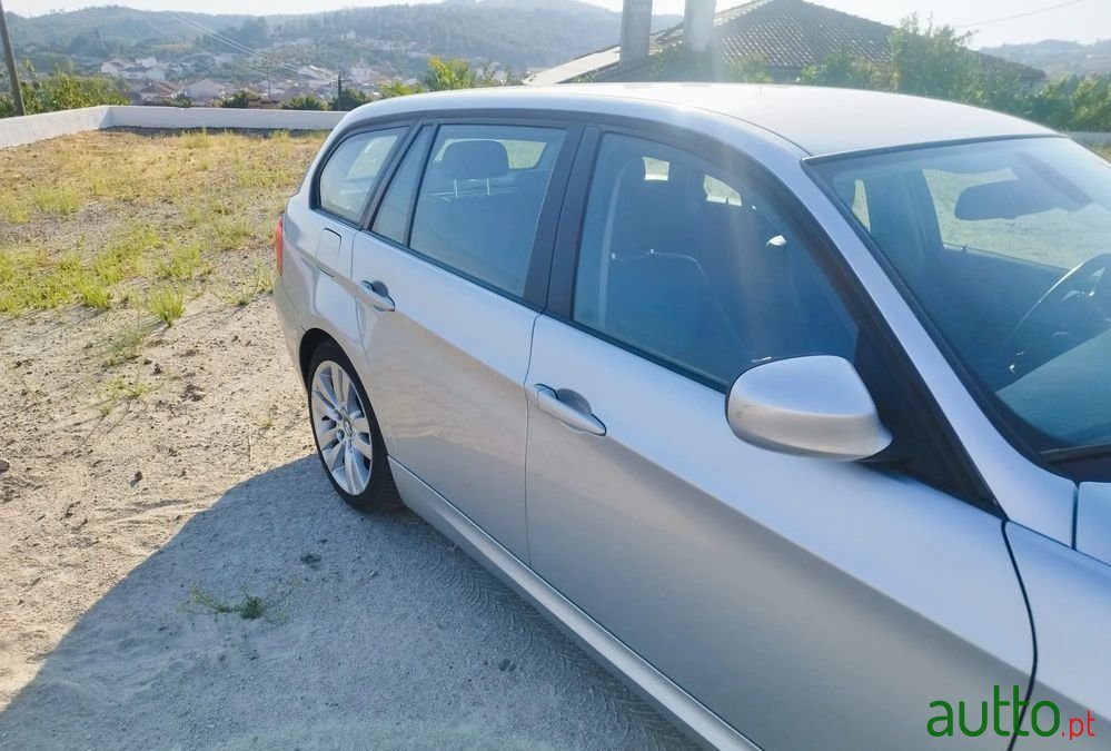 2011' BMW Série 3 D Xdrive Line Luxury photo #4