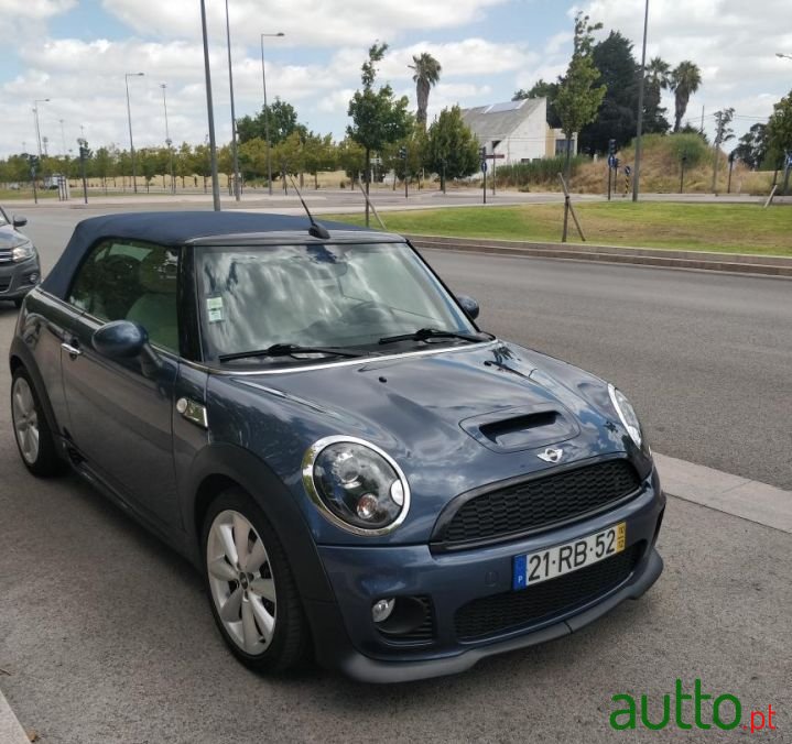 2010' MINI Cabrio photo #5