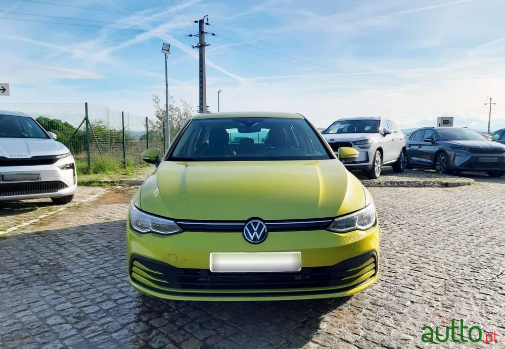 2024' Volkswagen Golf 1.0 Tsi Life photo #2