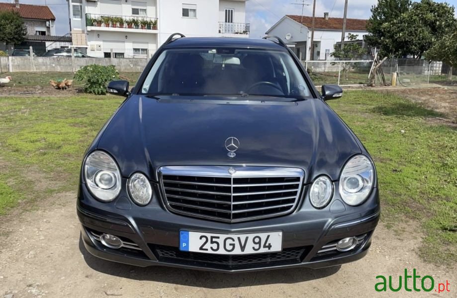 2008' Mercedes-Benz 220 photo #1