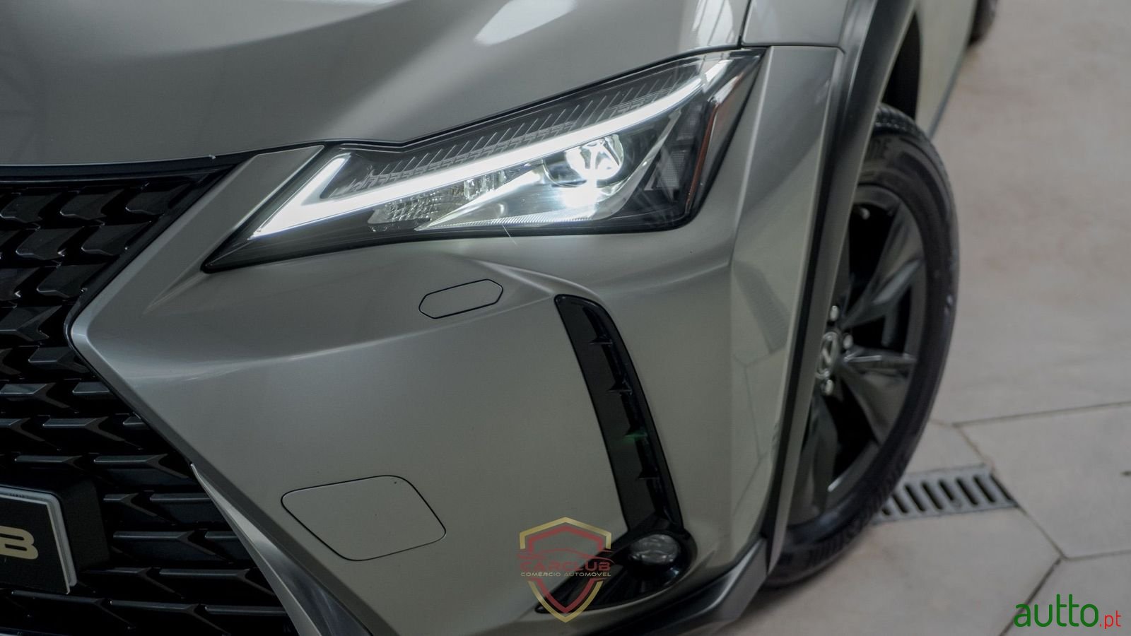 2020' Lexus Ux-250H photo #3