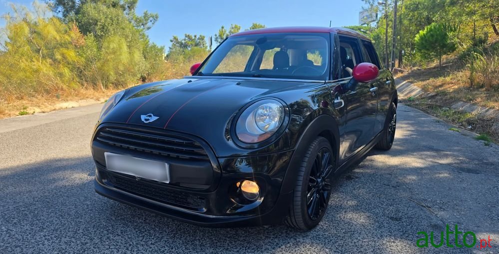 2015' MINI Cooper D 5 Portas photo #5