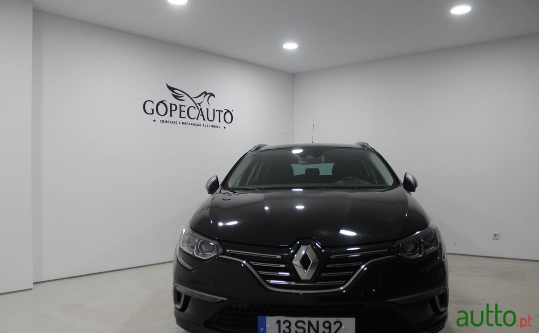 2017' Renault Megane Sport Tourer photo #2