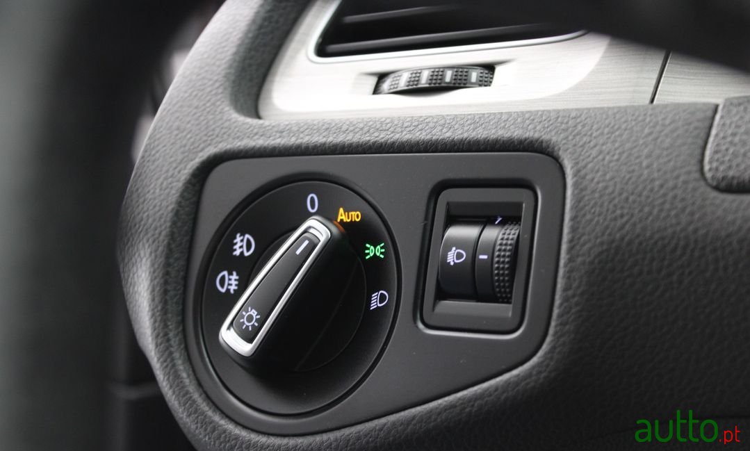 2016' Volkswagen Golf Variant photo #2