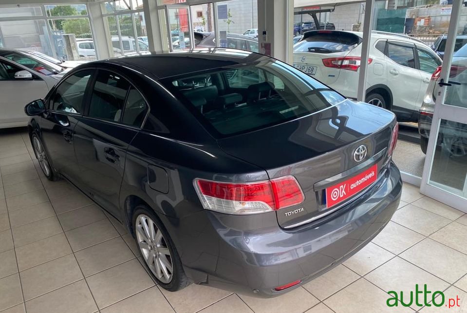 2010' Toyota Avensis photo #5