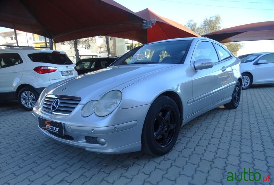 2004' Mercedes-Benz C-220 photo #1