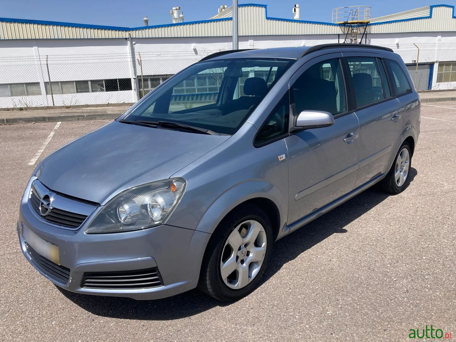2005' Opel Zafira photo #1