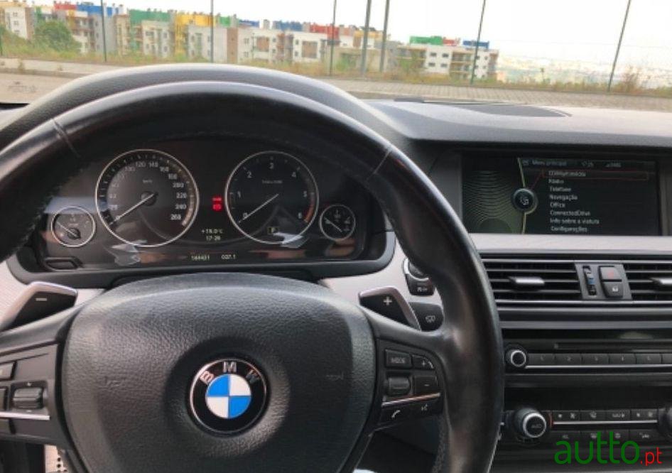 2012' BMW 520 Pack M photo #1