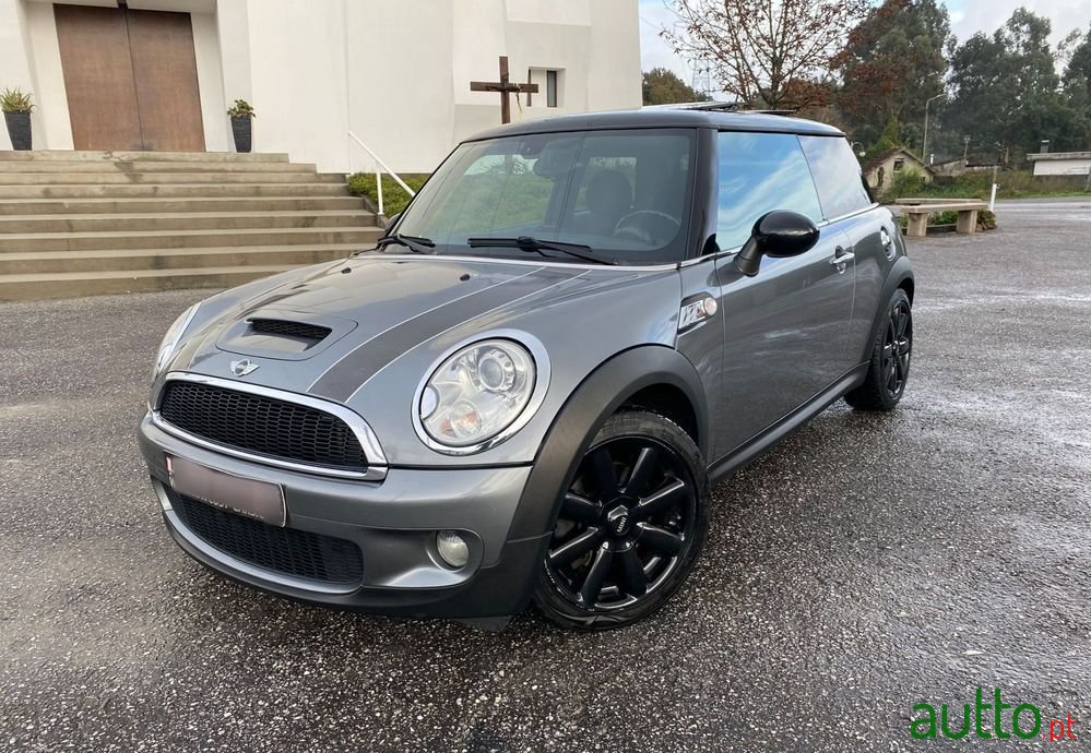 2010' MINI Cooper S photo #1