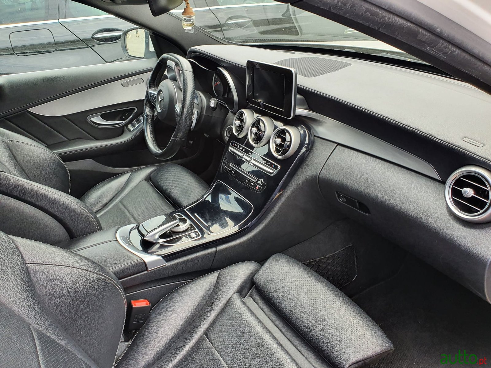 2015' Mercedes-Benz 220 AMG photo #2