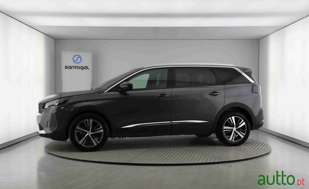 2024' Peugeot 5008 photo #2